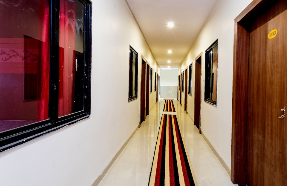 Hotel O Apple Tree, Bhawarkua Indore, Indore