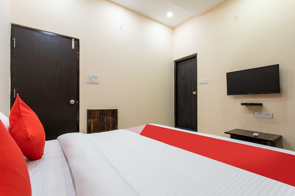 OYO Hotel Pushpwant, Rajender Nagar, Indore