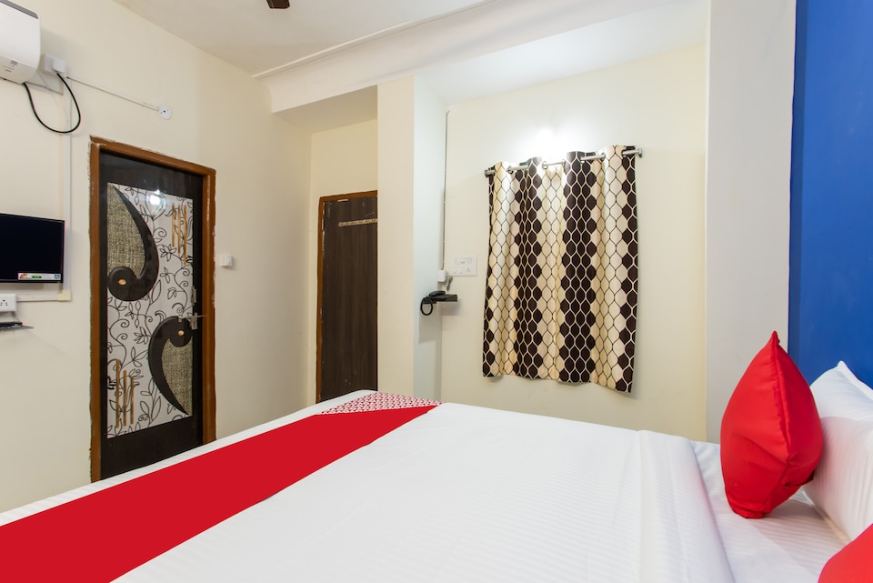 LIVE UNDER IND940, Vijay Nagar Indore, Indore