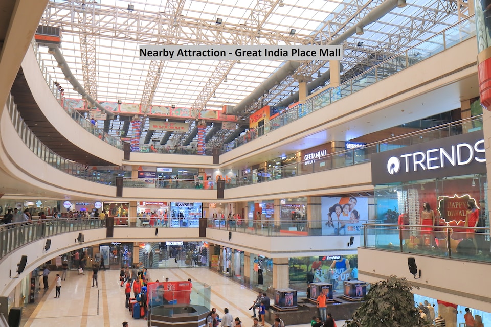 OYO SilverKey 27892 Shanti Complex, Noida Stadium, Noida