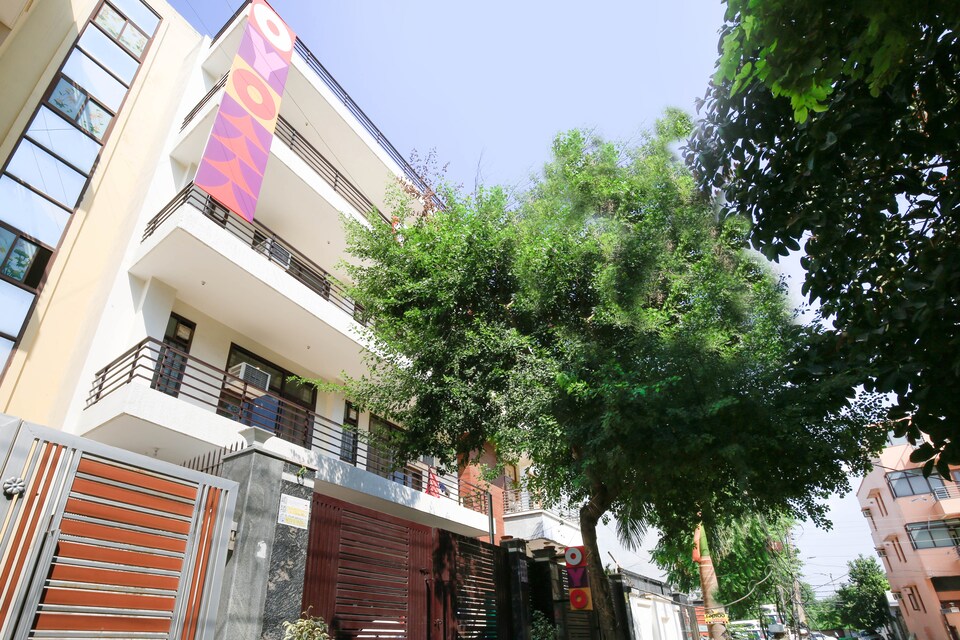 OYO 27915 Rs Royal Home Stay, Medanta, Gurgaon