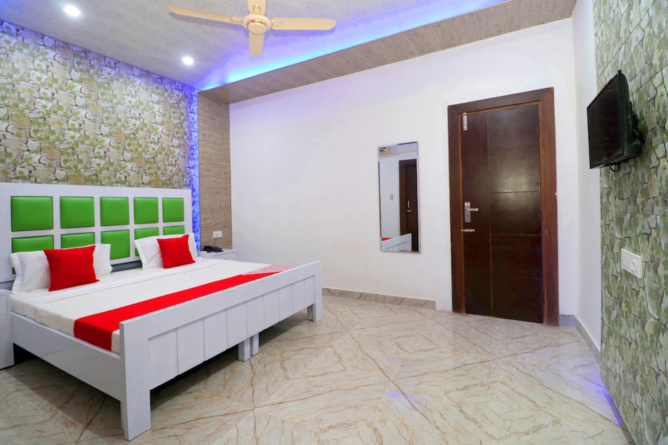 OYO 27916 होटल बबल्स, Jalandhar, जालंधर