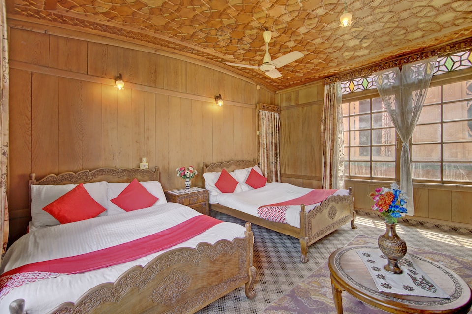 OYO Miss America Group Of Houseboats, Dal Lake, Srinagar
