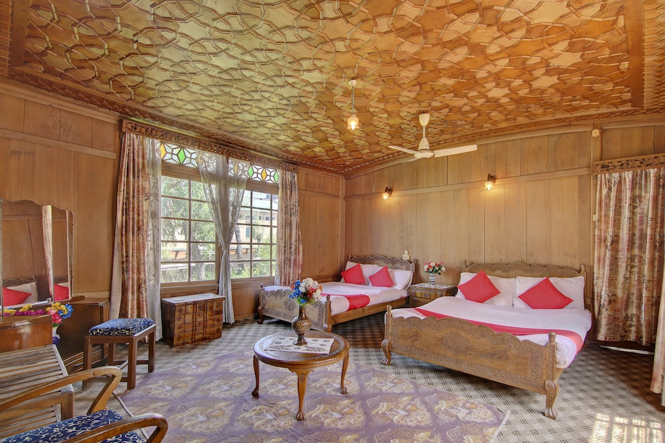 OYO Miss America Group Of Houseboats, Dal Lake, Srinagar