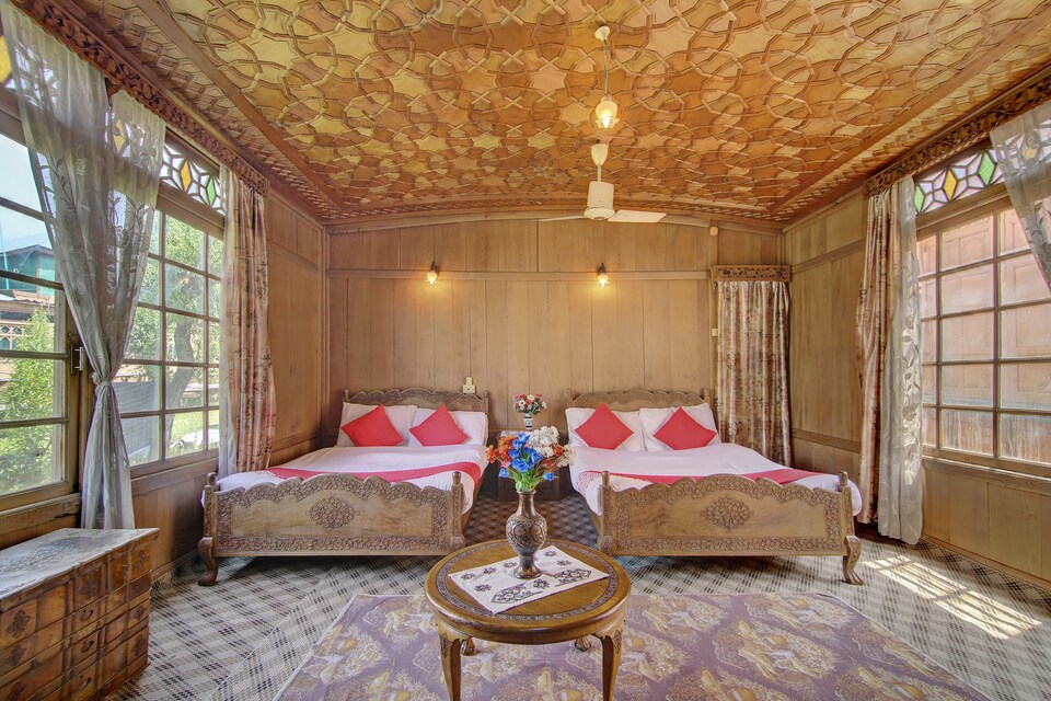 OYO Miss America Group Of Houseboats, Dal Lake, Srinagar