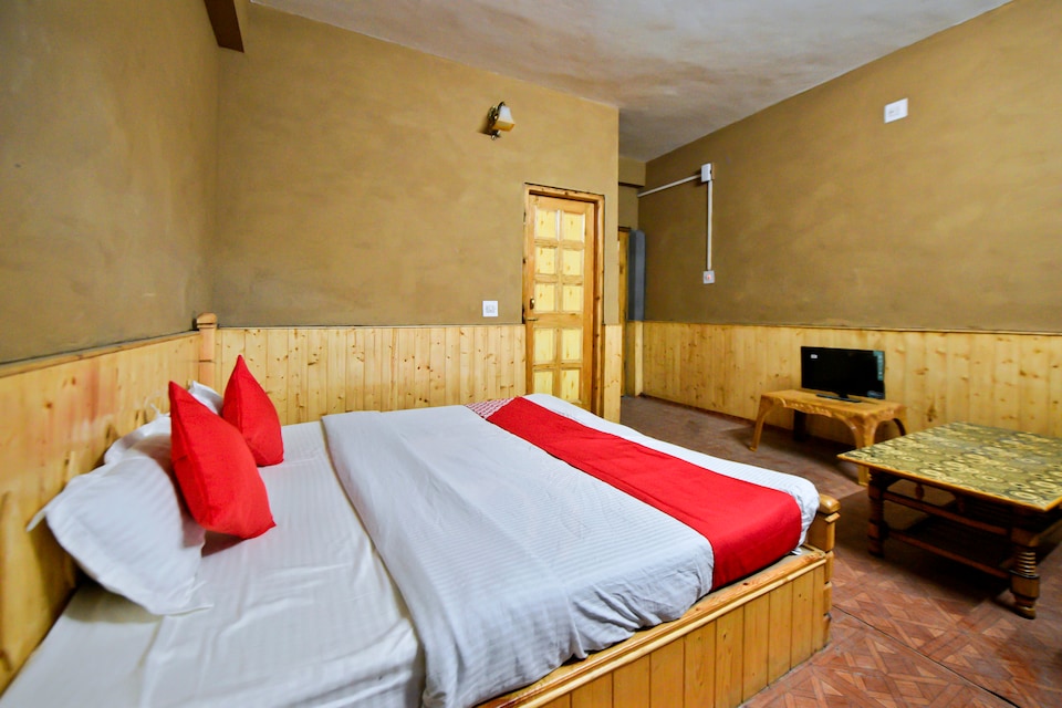 OYO 27987 Hotel Veer, Banjar, Banjar