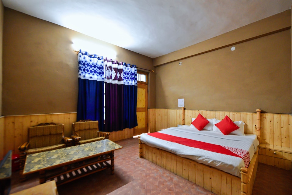 OYO 27987 Hotel Veer, Banjar, Banjar