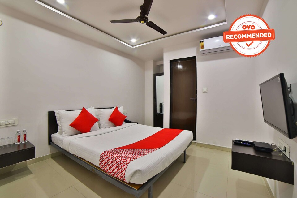  Live as SRT240, Airport Surat, Surat