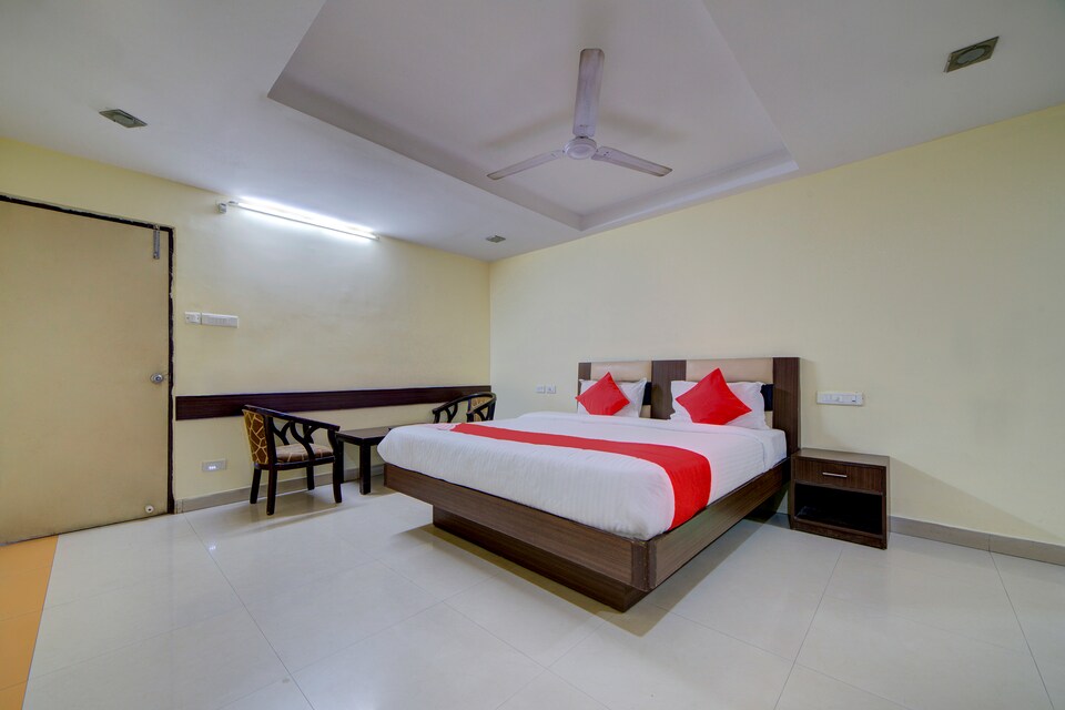 OYO 28033 Pradha Grand, Kukatpally, Hyderabad