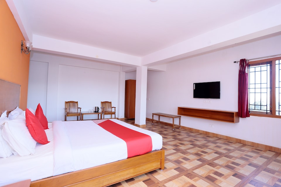 OYO 28038 Hotel Kayzee & Restaurant, Lal Chowk Srinagar, Srinagar