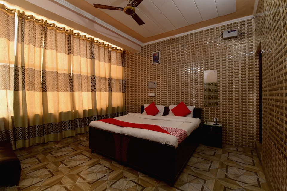 OYO 28039 Lucky Hotel, Kalka, Kalka