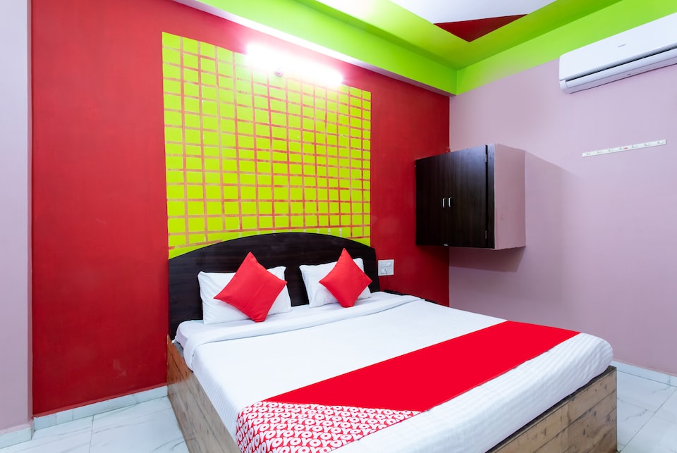 OYO 28041 Sr, Ujjain Indore Road, Ujjain