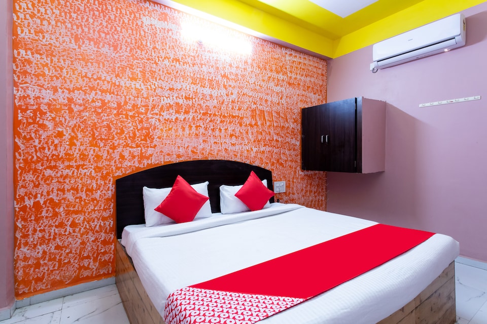 OYO 28041 Sr, Ujjain Indore Road, Ujjain