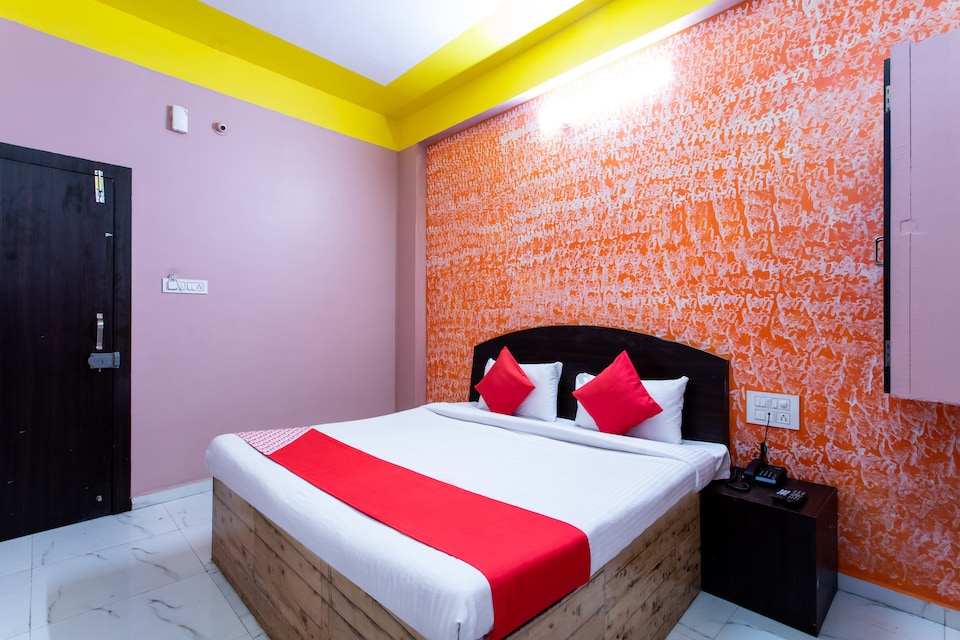 OYO 28041 Sr, Ujjain Indore Road, Ujjain