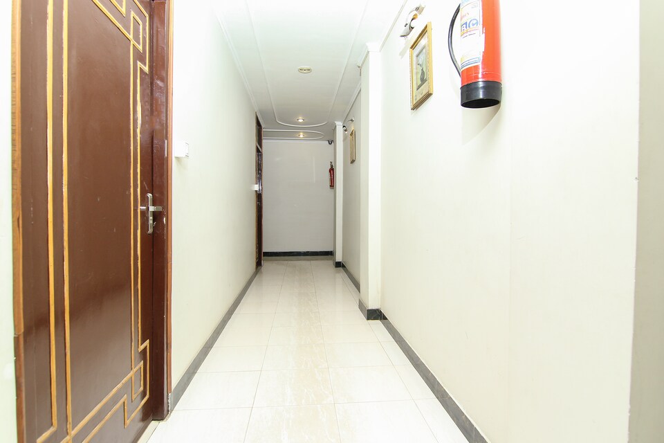  Collection O 3304 Hotel Valentines, Railway Station Allahabad, Prayagraj