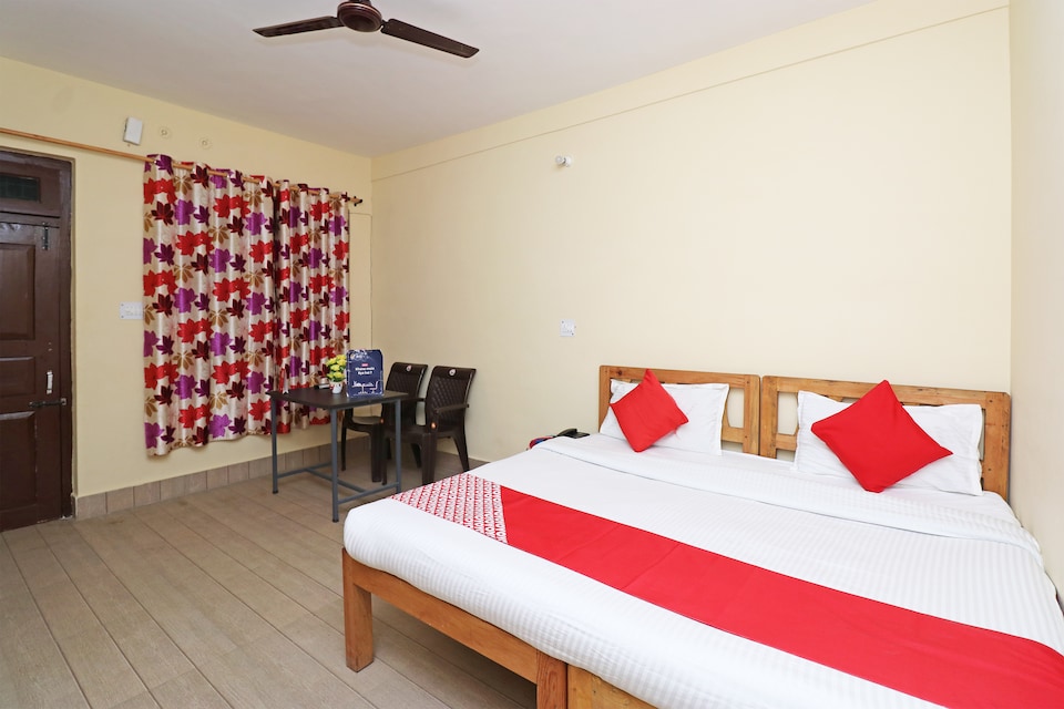 OYO 28100 Rajveer Guest House, Almora, Almora