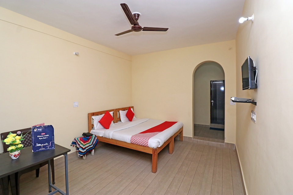 OYO 28100 Rajveer Guest House, Almora, Almora