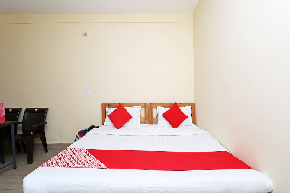 OYO 28100 Rajveer Guest House, Almora, Almora