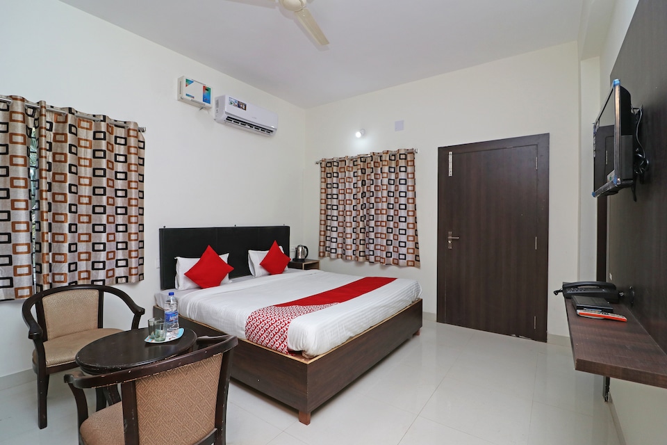 Capital O 28102 Hotel Bienvenue Premium, Patia Bhubaneswar, Bhubaneswar