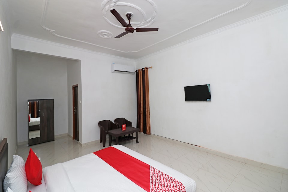 OYO 28106 Hotel A R Inn, Gomti Nagar Extension Lucknow, Lucknow