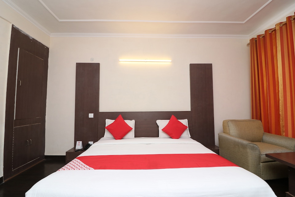 OYO 28110 Grand Himalayan Hotel & Resort, Mukteshwar, Mukteshwar