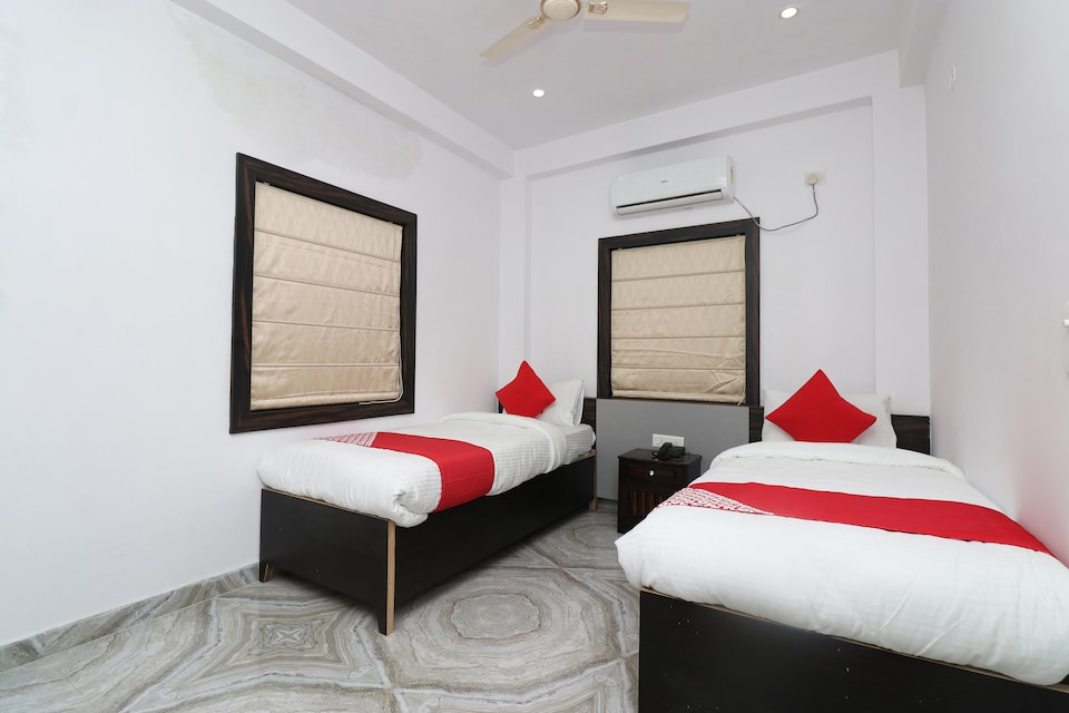 Capital O Hotel Hari Gopal, Godowlia, Varanasi