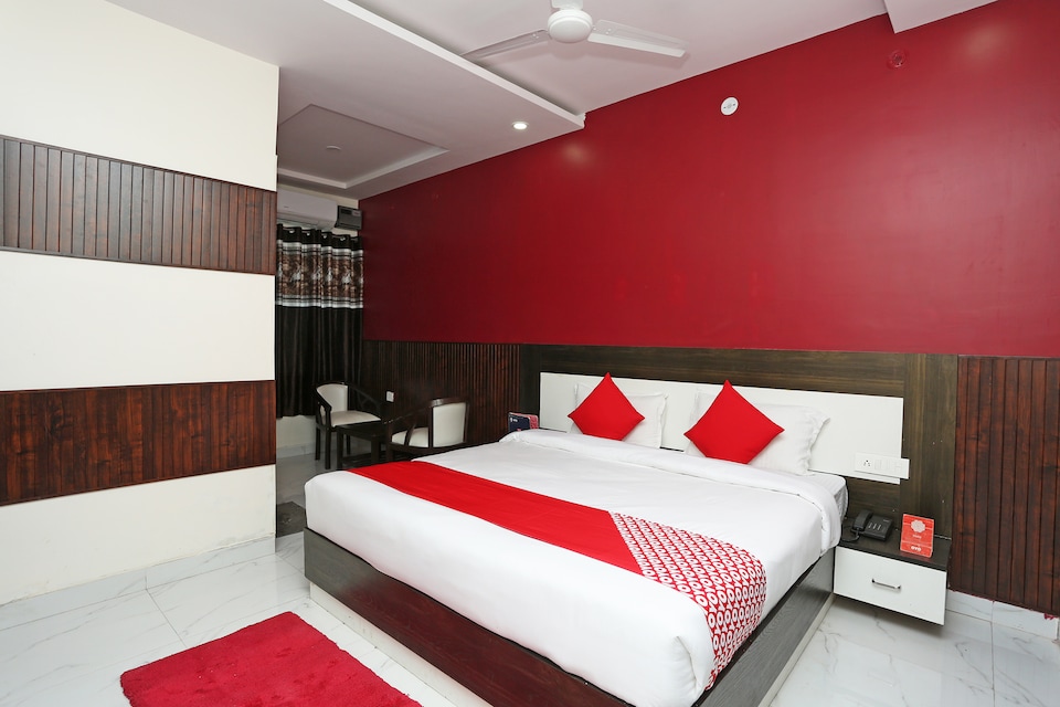 live on MNS105, Old Gurgaon, Gurgaon