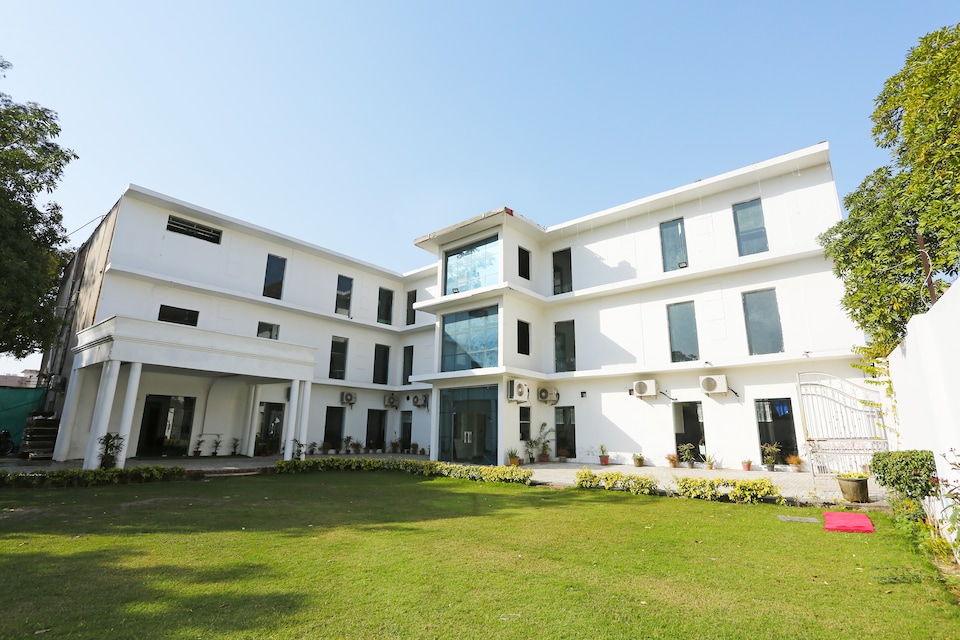 live on MNS105, Old Gurgaon, Gurgaon