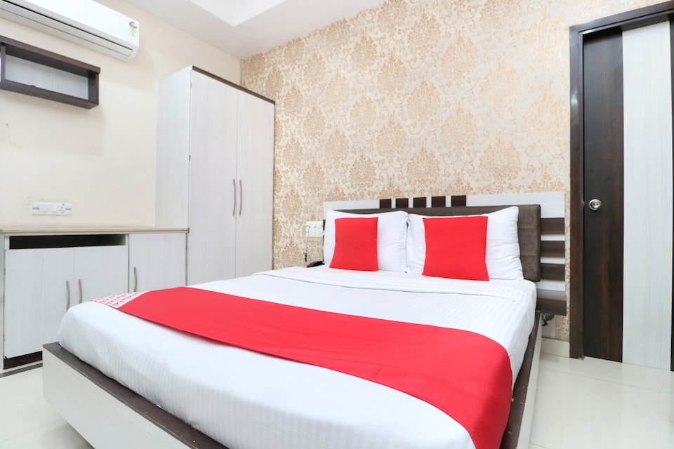 OYO 28122 Hotel C M Plaza, Ambala City, Ambala