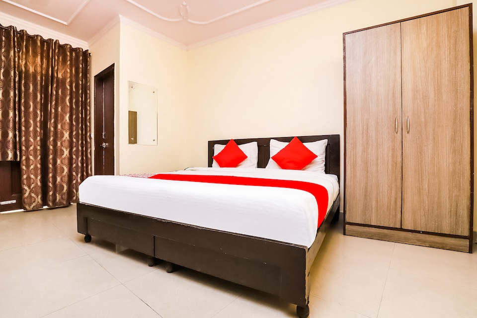 Hotel O Charanpahari Hotel, Okhla Jasola Delhi, Delhi