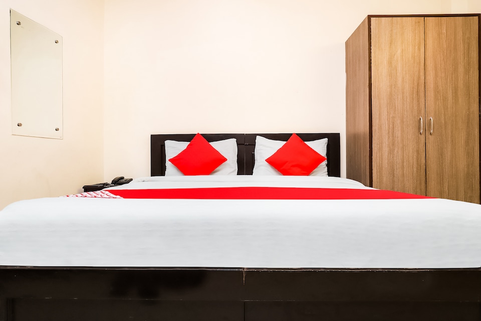 Hotel O Charanpahari Hotel, Okhla Jasola Delhi, Delhi