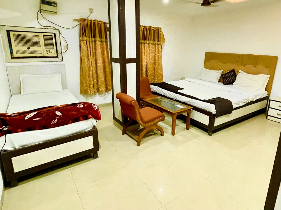 Hotel O Charanpahari Hotel, Okhla Jasola Delhi, Delhi