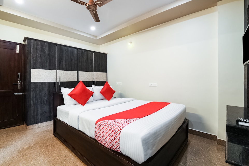 OYO 28131 Bhimas Residency, Gajuwaka Visakhapatnam-II, Visakhapatnam