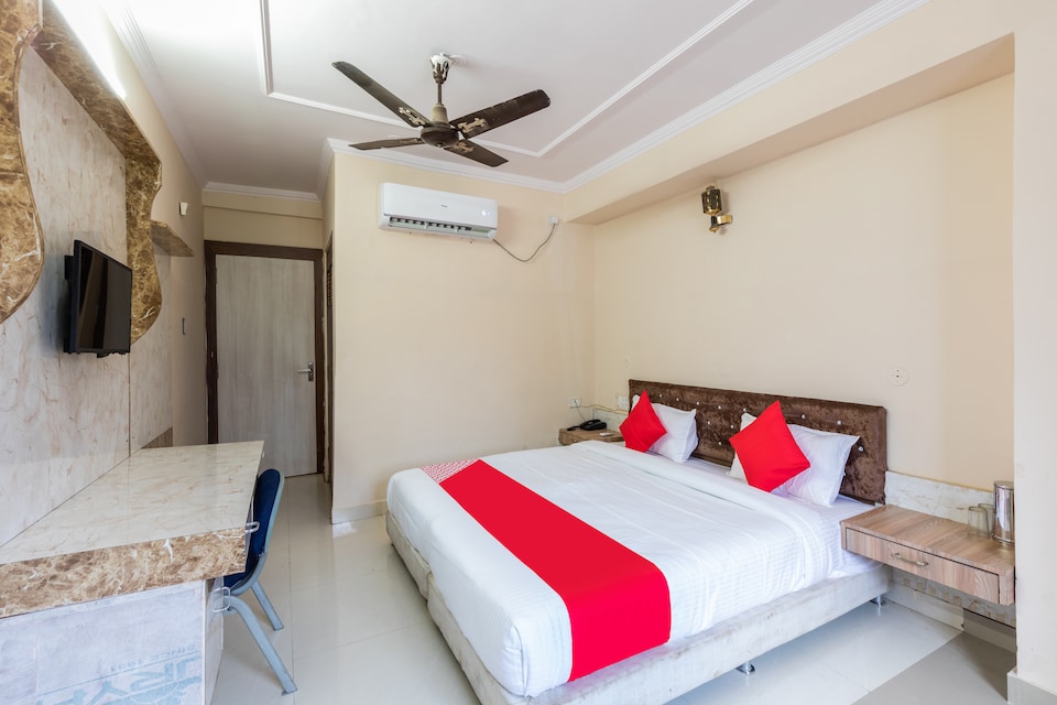 OYO 28133 Hotel Shimla Palace, New Market Bhopal, Bhopal