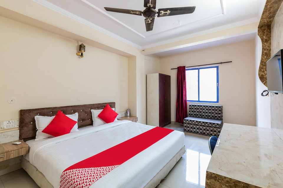 OYO 28133 Hotel Shimla Palace, New Market Bhopal, Bhopal
