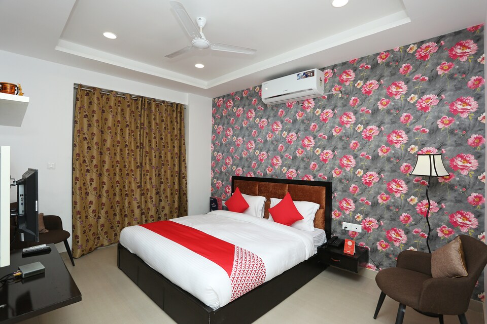 OYO 28158 Avalon Taj View, Fatehabad Road, Agra