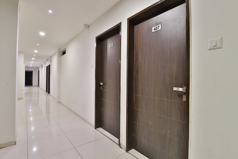 OYO 28159 The Grand Rio, Kalawad Road Rajkot, Rajkot