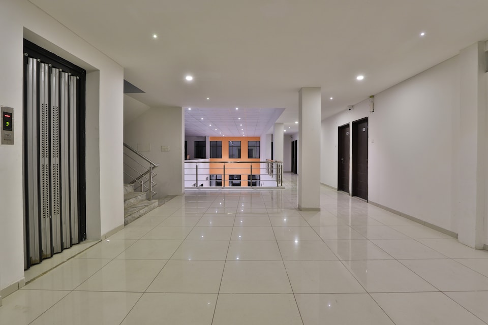 OYO 28159 The Grand Rio, Kalawad Road Rajkot, Rajkot