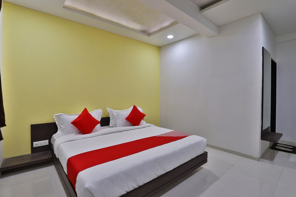 OYO 28159 The Grand Rio, Kalawad Road Rajkot, Rajkot