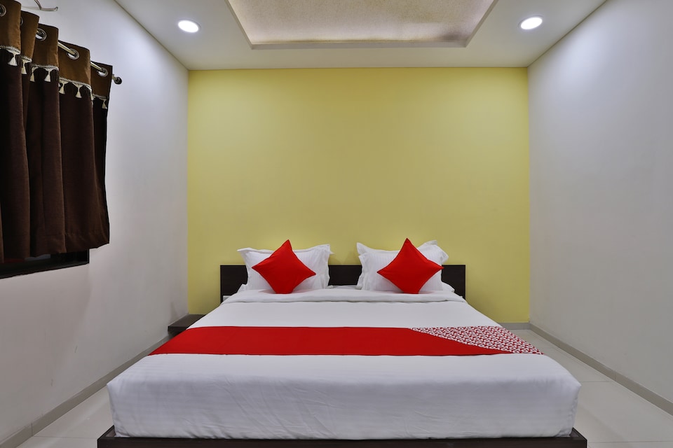 OYO 28159 The Grand Rio, Kalawad Road Rajkot, Rajkot