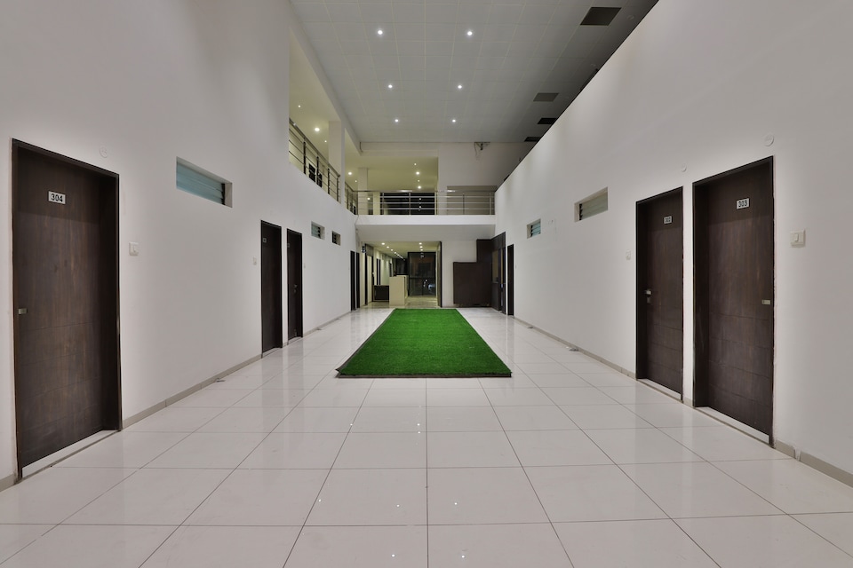 OYO 28159 The Grand Rio, Kalawad Road Rajkot, Rajkot
