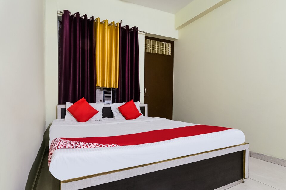 OYO 28175 Hotel Mulakat, Lanka, Varanasi