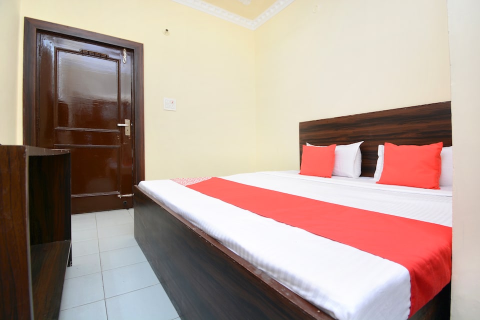 OYO 28179 Ambay Guest House, Jyoti Chowk Jalandhar, Jalandhar