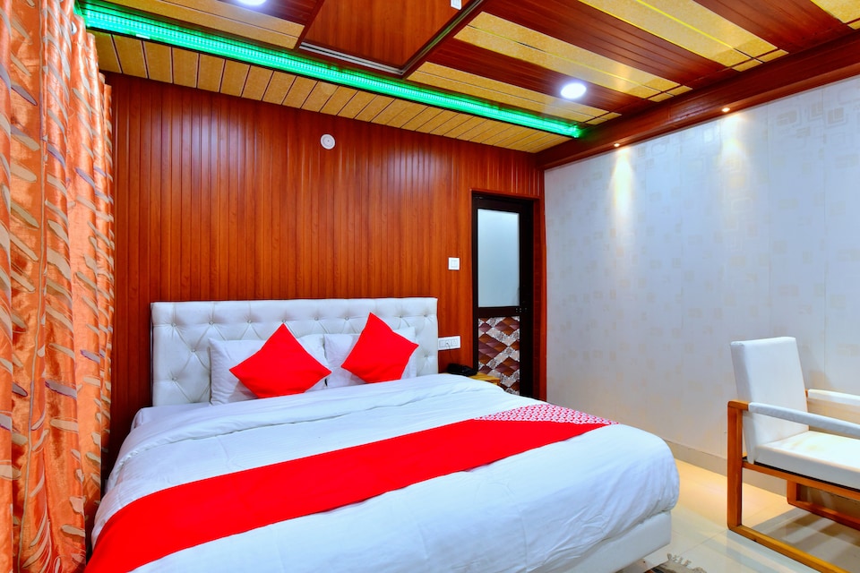 OYO 28189 Hotel The 1965 Mall Road, Mall Road Manali, Manali