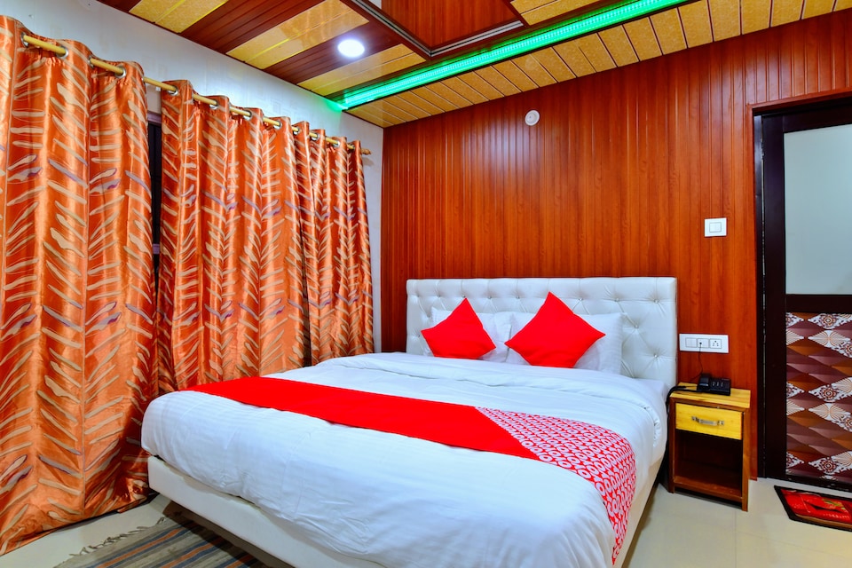OYO 28189 Hotel The 1965 Mall Road, Mall Road Manali, Manali