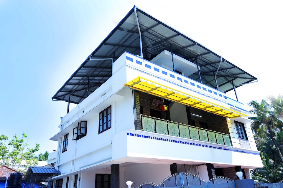 OYO Home 28239 Designed Stay, Vytilla Kochi, Kochi