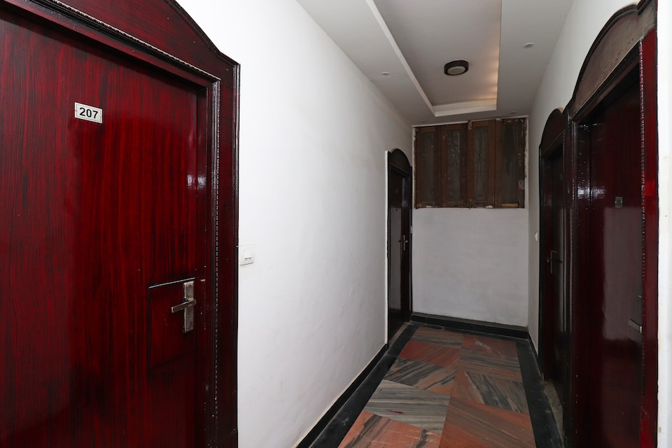 Hotel O D' Seasons Agra Cantt Railway Station, Fatehabad Road, Agra