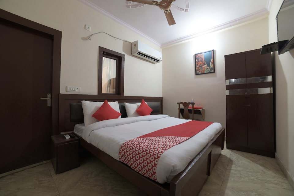 OYO 28266 Travel Inn, Anand Vihar Delhi, Delhi