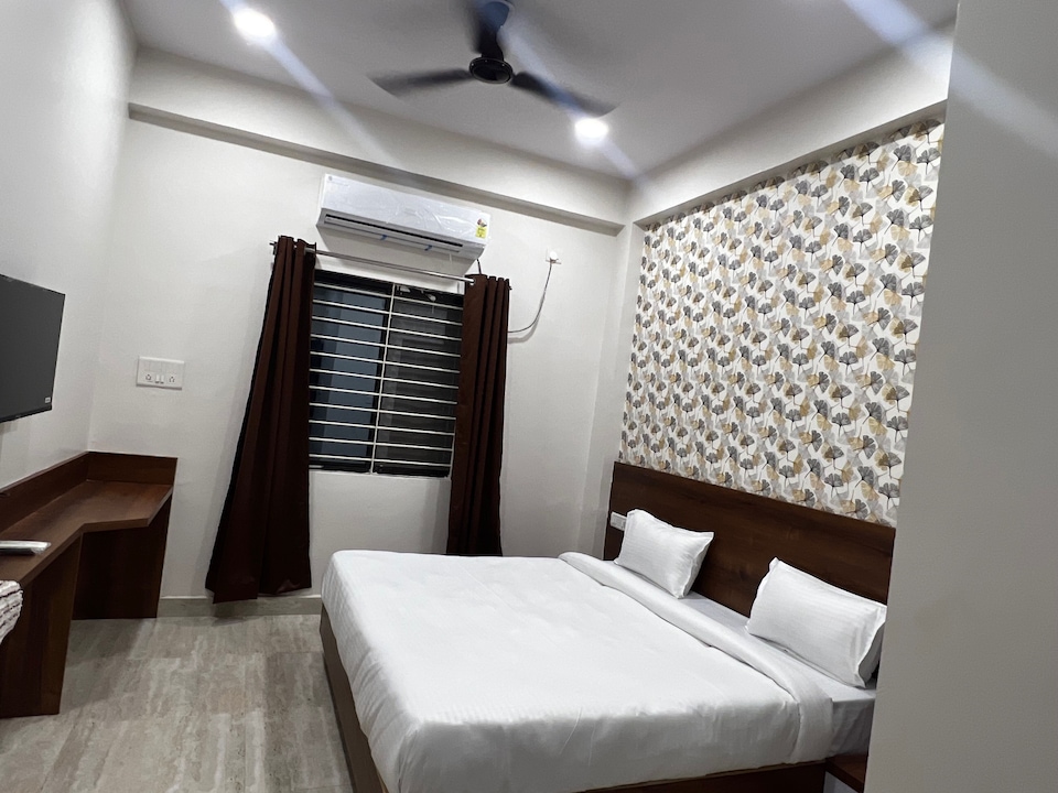 OYO Hotel Convivial Paradise, Kolar Road, Bhopal