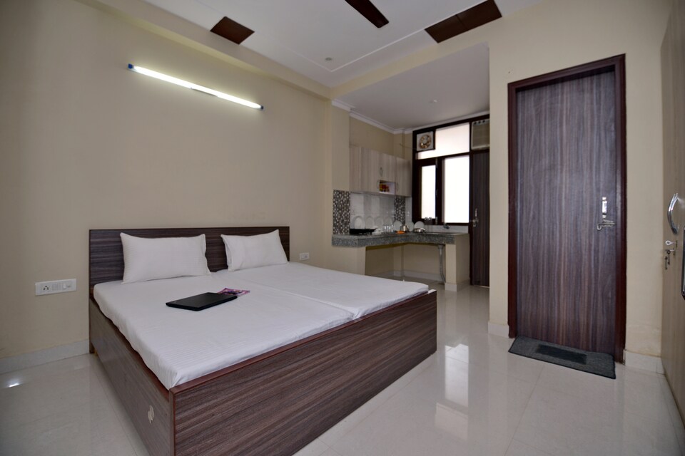 OYO LIFE GRG1230 DLF Phase 3, Cyber City, Gurgaon